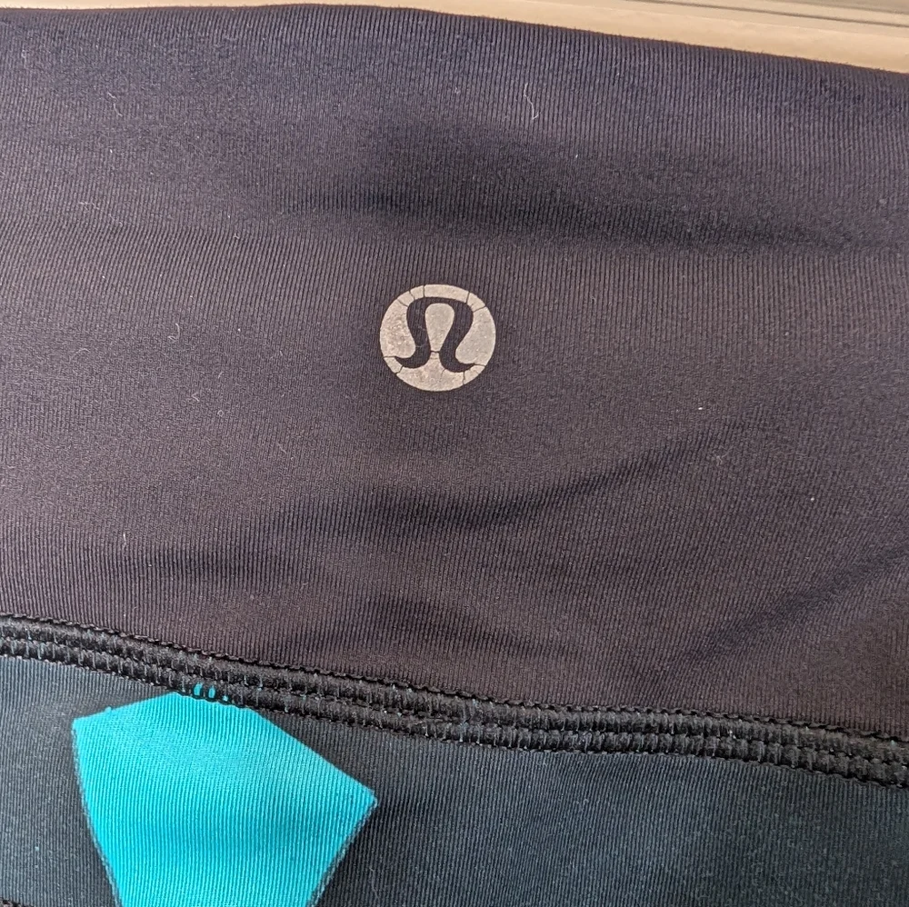 Lululemon Run Top Speed Crop Leggings Black Teal Print Size 12 - Picture 4 of 9